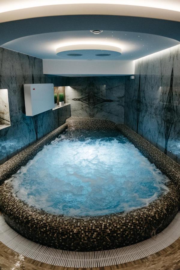 Bohema Hotel Telšiai Екстериор снимка